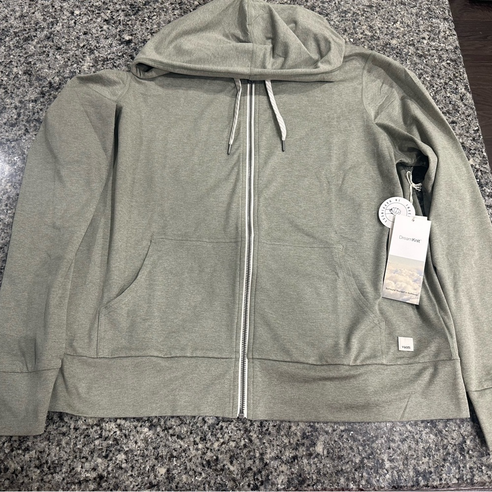 NWT Vuori halo performance hoodie 2.0